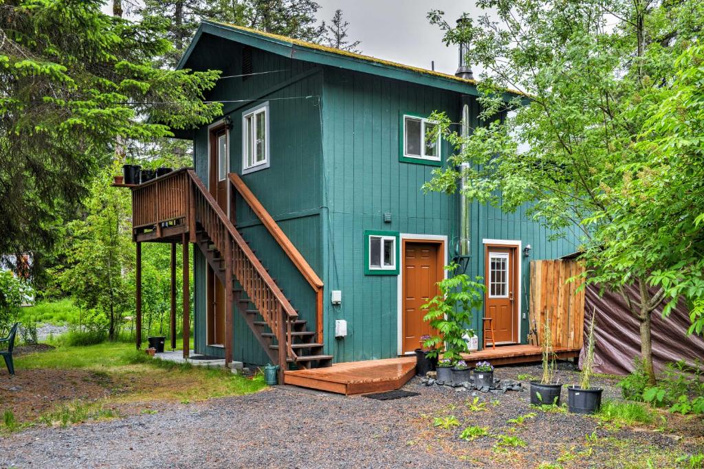 Seward Studio with Deck Outdoor Dining and Mtn Views! - main image