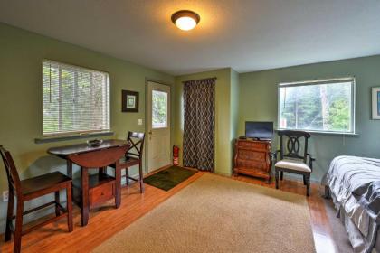 Seward Studio with Deck Outdoor Dining and Mtn Views! - image 11