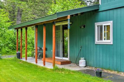 Seward Studio with Deck Outdoor Dining and Mtn Views! - image 15