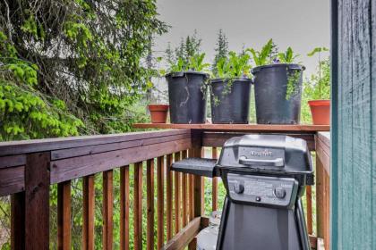 Seward Studio with Deck Outdoor Dining and Mtn Views! - image 8