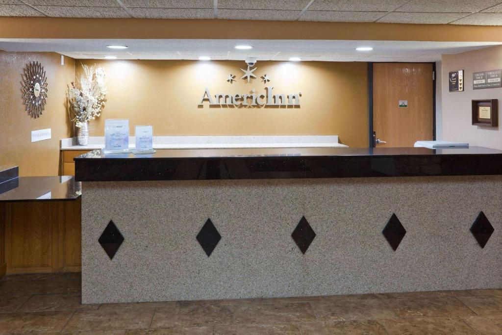 AmericInn by Wyndham Shakopee Near Canterbury Park - main image