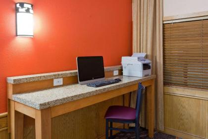AmericInn by Wyndham Shakopee Near Canterbury Park - image 17