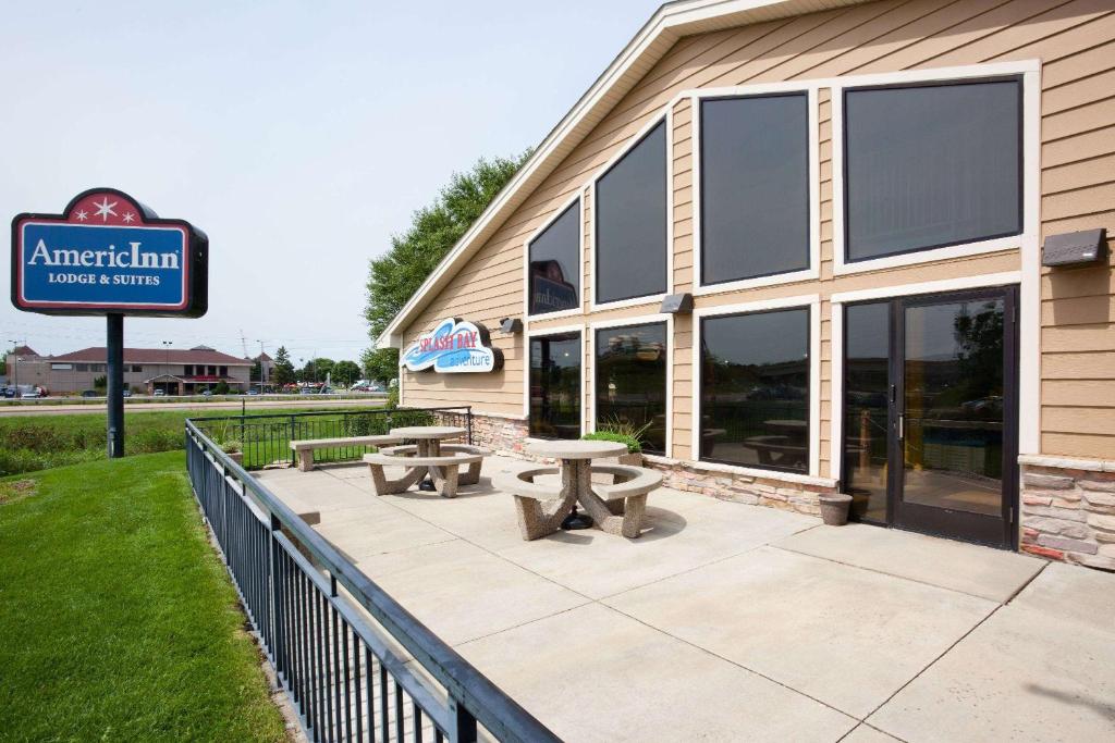 AmericInn by Wyndham Shakopee Near Canterbury Park - image 3