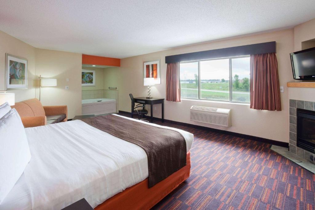 AmericInn by Wyndham Shakopee Near Canterbury Park - image 4