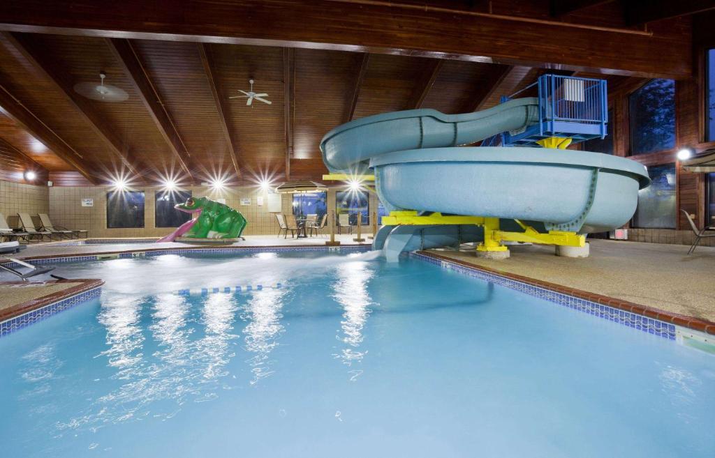 AmericInn by Wyndham Shakopee Near Canterbury Park - image 6
