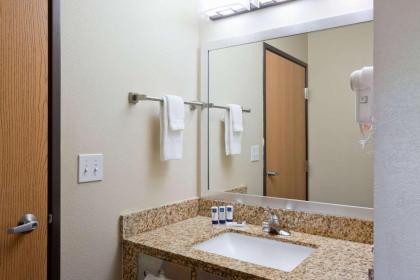 AmericInn by Wyndham Shakopee Near Canterbury Park - image 9