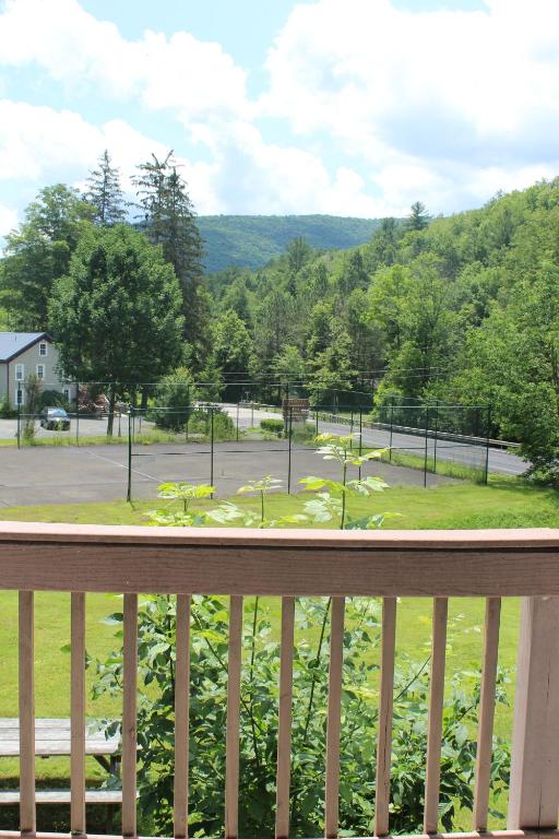 Catskill Seasons Inn - image 3