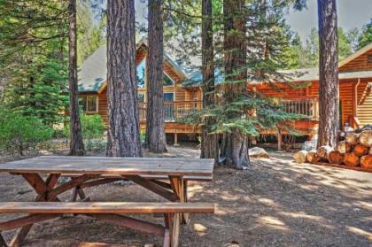 Shaver Lake Cabin with Hot Tub Deck and Trail Access!