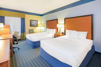 La Quinta by Wyndham Shawnee - image 6