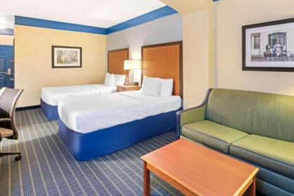 La Quinta by Wyndham Shawnee - image 8