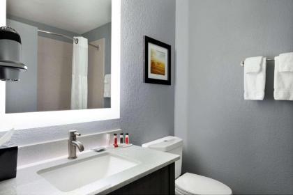 Baymont Inn & Suites Shawnee - image 10
