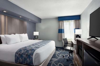 Baymont Inn & Suites Shawnee - image 6