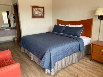 Colonial Inn - image 10
