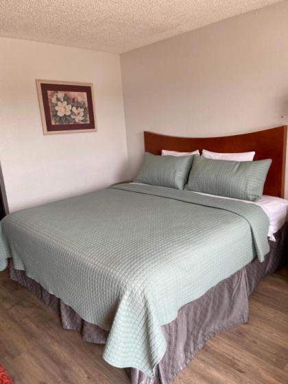 Colonial Inn - image 12