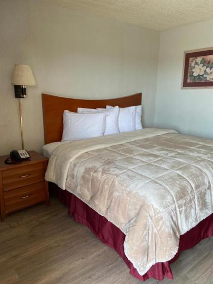 Colonial Inn - image 15