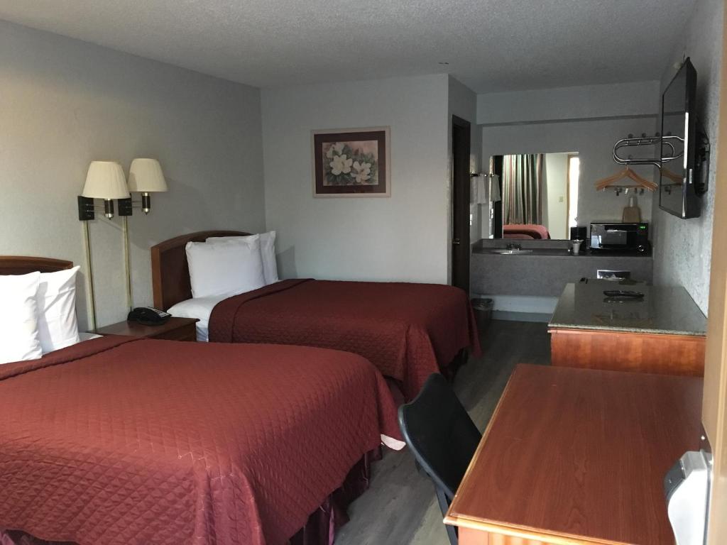 Colonial Inn - image 2