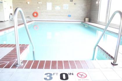 AmeriVu Inn & Suites - image 4