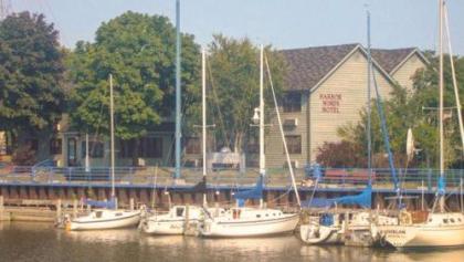 Harbor Winds Hotel - image 4