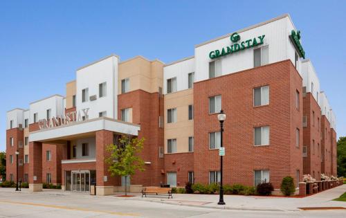 GrandStay Hotel & Suites Downtown Sheboygan - main image