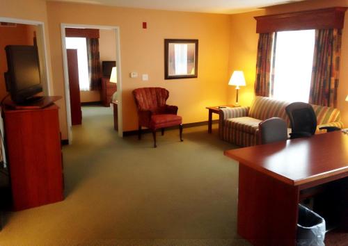 GrandStay Hotel & Suites Downtown Sheboygan - image 3