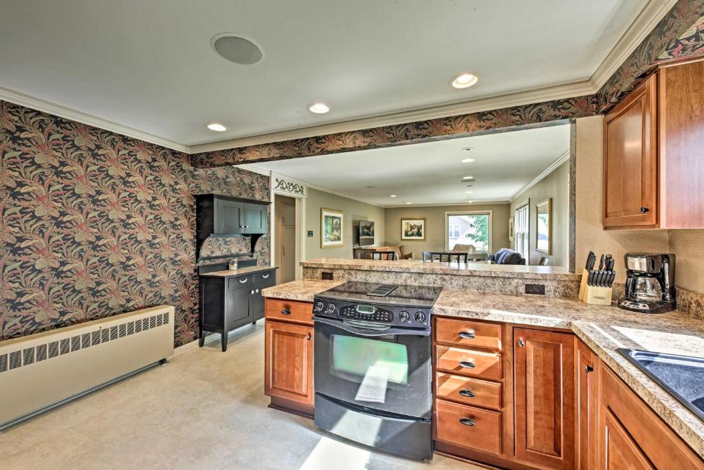 Quiet Apt Less Than 1 Mile to Lake Michigan and Downtown! - image 6