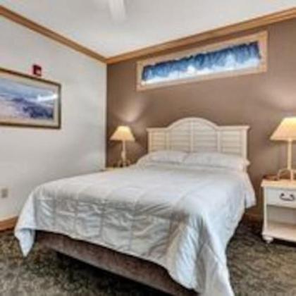 4 Bedroom Lakefront Condo - image 2