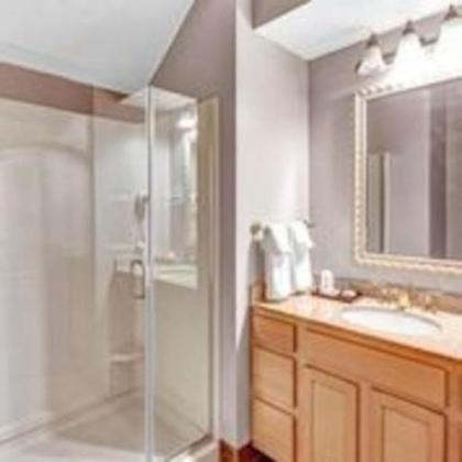 4 Bedroom Lakefront Condo - image 3