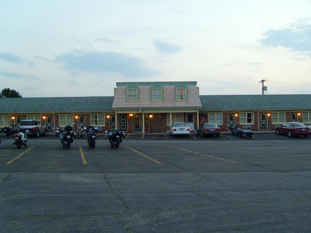 Relax Inn - Shelby - image 6