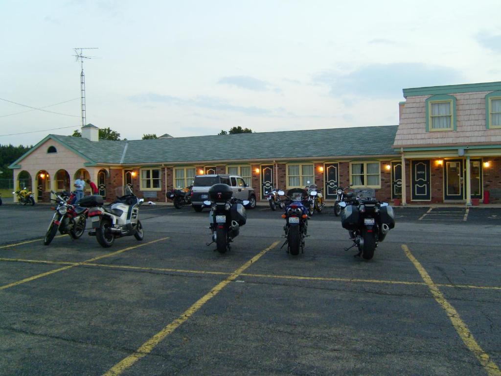 Relax Inn - Shelby - image 7