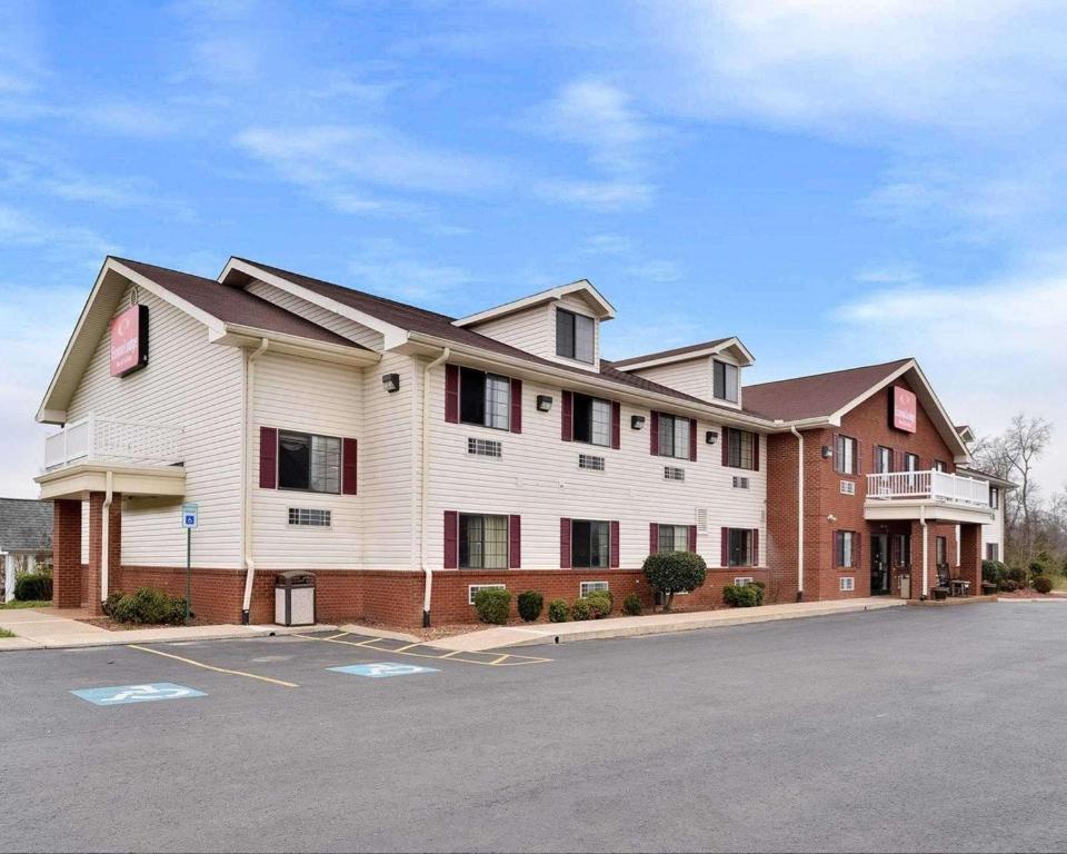Econo Lodge Inn & Suites Shelbyville - main image