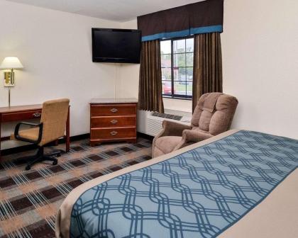 Econo Lodge Inn & Suites Shelbyville - image 13