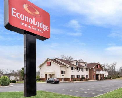 Econo Lodge Inn & Suites Shelbyville - image 4