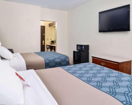 Econo Lodge Inn & Suites Shelbyville - image 6