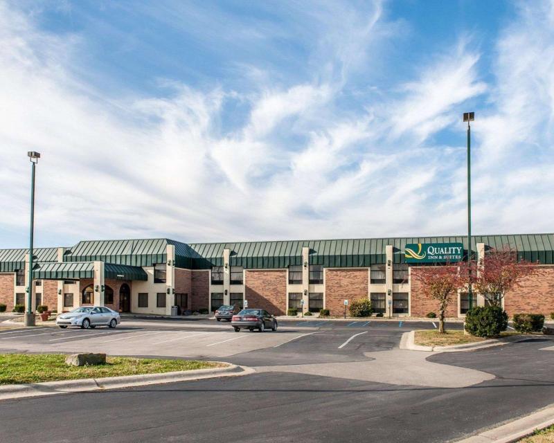 Quality Inn & Suites Shelbyville I-74 - main image
