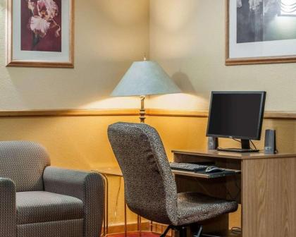 Quality Inn & Suites Shelbyville I-74 - image 7