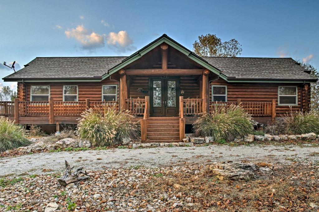 Huge Log Cabin with Deck - 5 Mins to Table Rock Lake! - main image
