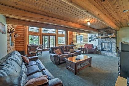 Huge Log Cabin with Deck - 5 Mins to Table Rock Lake! - image 14