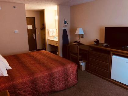 Shenandoah Inn & Suites - image 8