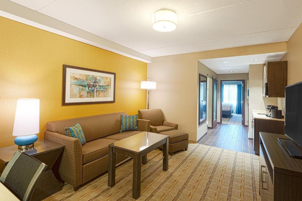 Crowne Plaza Shenandoah an IHG Hotel - image 4