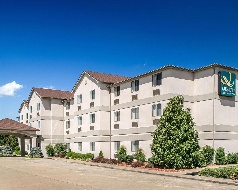 Quality Inn & Suites Brooks - main image