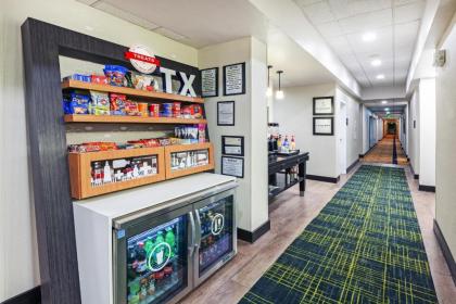 Comfort Inn Sherman - image 14
