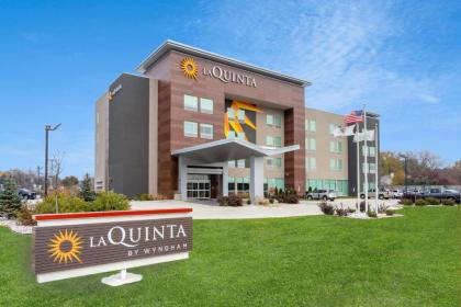La Quinta Inn  Suites by Wyndham Shorewood Illinois