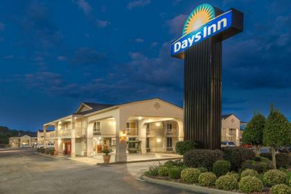Days Inn by Wyndham Shorter - image 2