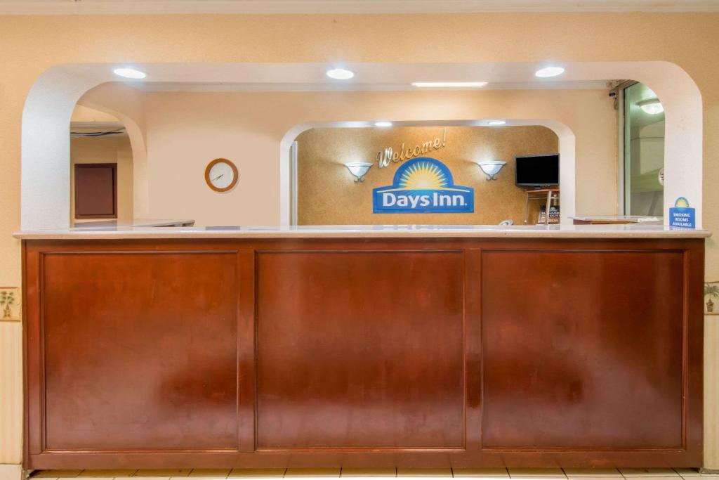 Days Inn by Wyndham Shorter - image 3