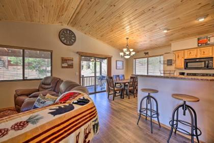Family Cabin with Porch about 3 Mi to Fool Hollow!