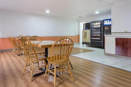 Motel 6-Sidney OH - image 11