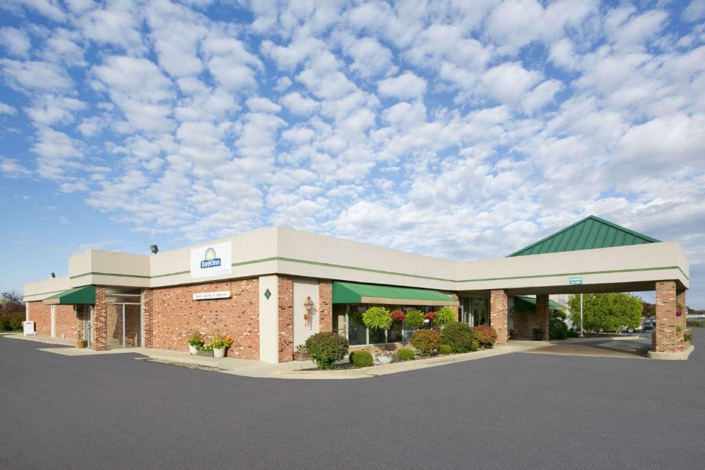 Days Inn by Wyndham Sidney - main image