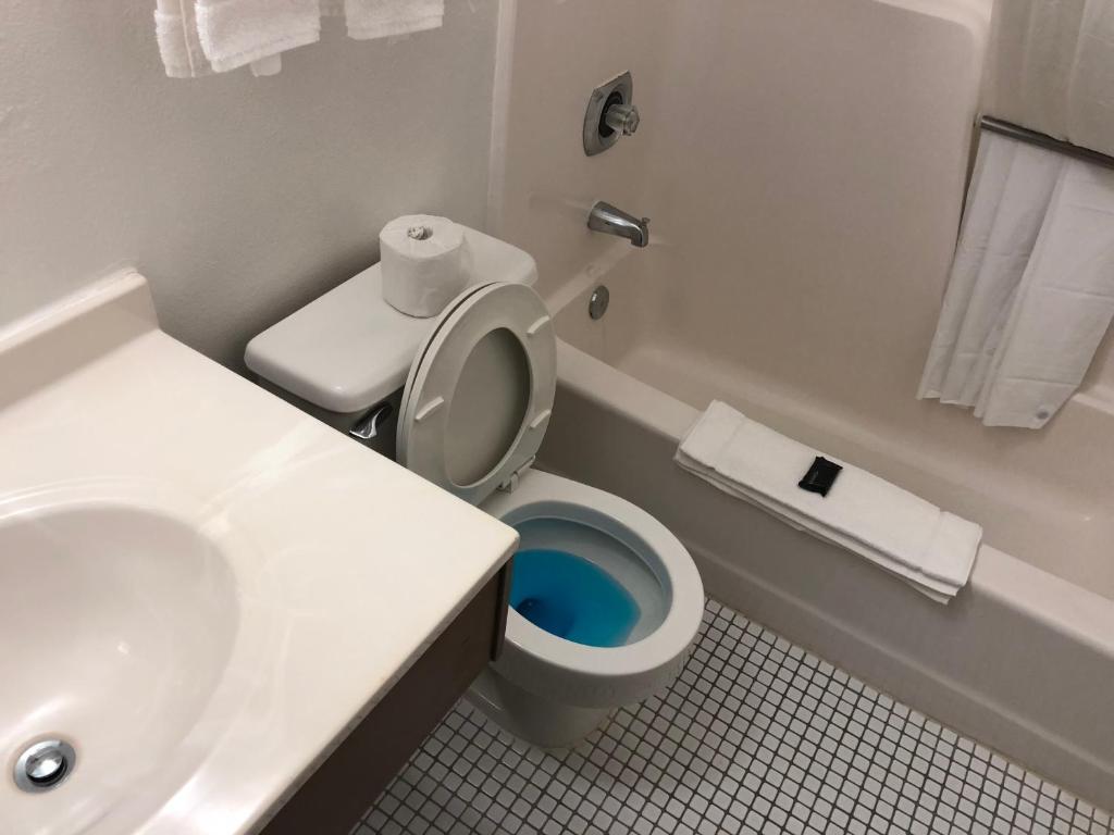 Americas Best Value Inn and Suites Sidney - image 7