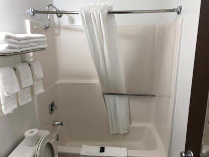 Americas Best Value Inn and Suites Sidney - image 9