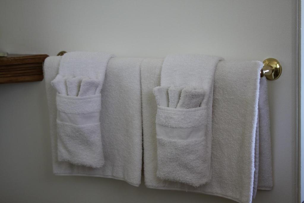 Sleep For Less Motel - image 3